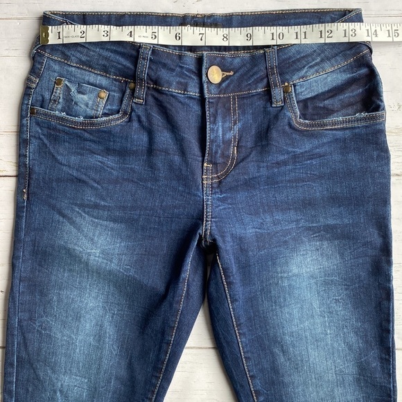 Suko Mid Rise Skinny Jeans Medium Wash Slightly Faded and Distressed - Picture 13 of 16